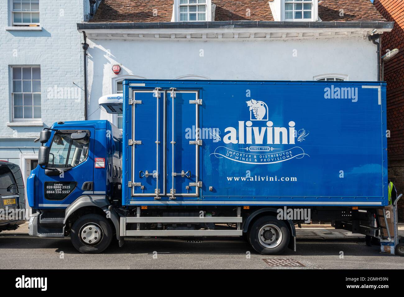 Alivini Lieferwagen auf der Straße, Großbritannien, geparkt. Alivini ist ein Unternehmen, das sich auf italienische Produkte, Speisen und Weine spezialisiert hat. Stockfoto