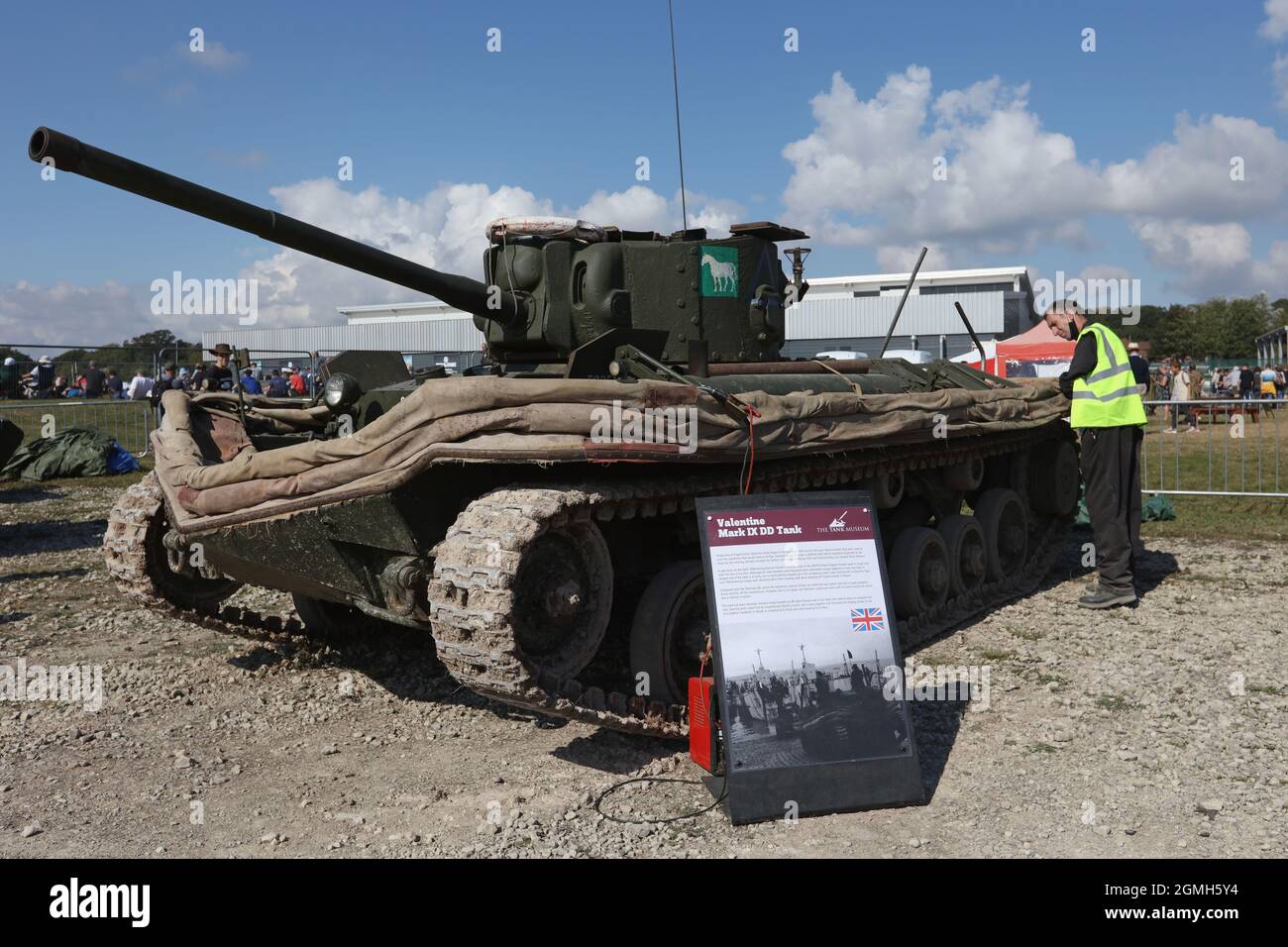 WW2 Valentine DD Tank während einer Demonstration im Bovington Tank Museum, Dorset, Großbritannien Stockfoto