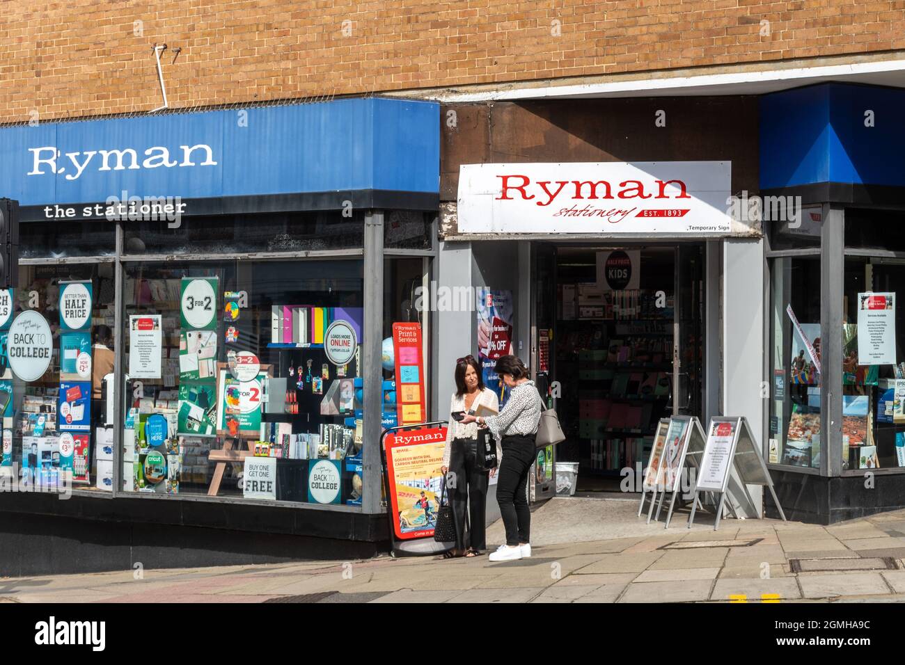Ryman The Stationer, Schreibwarenladen in der High Street, England, Großbritannien Stockfoto