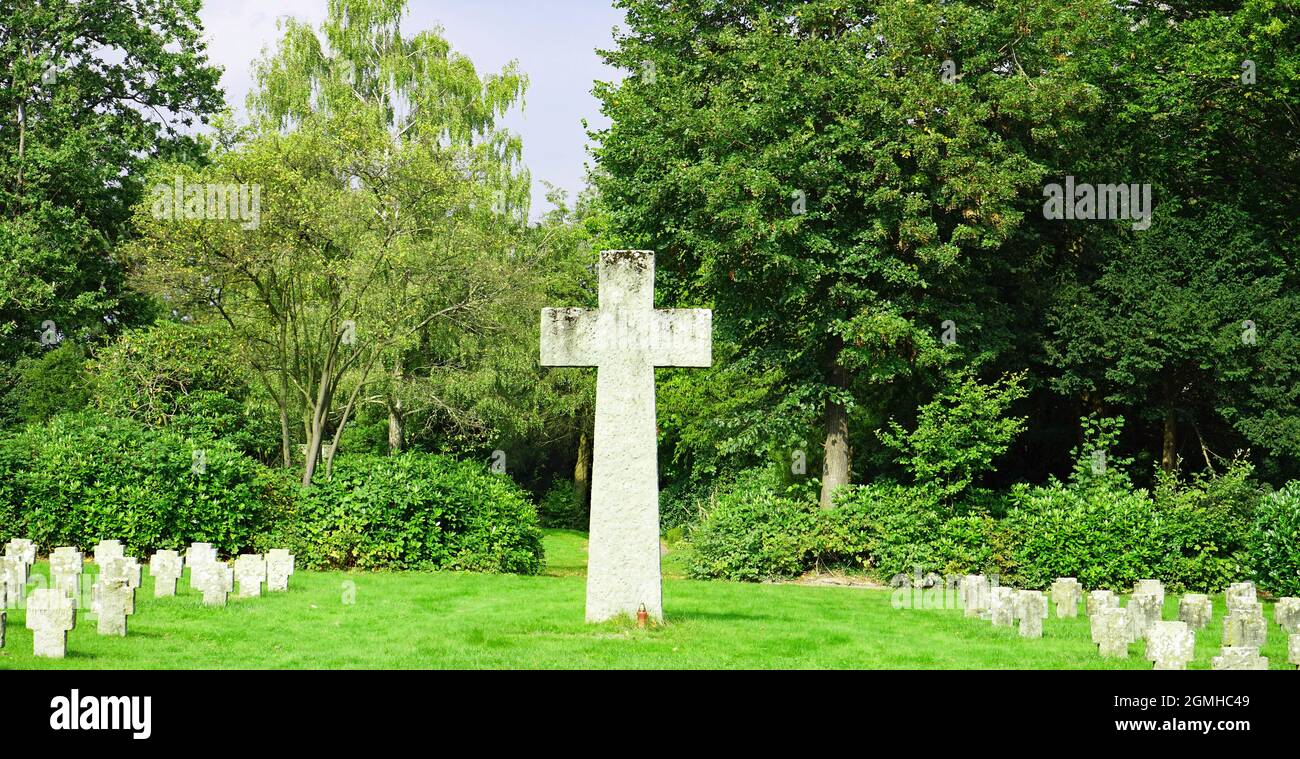 Südwest-Friedhof in Essen Haarzopf, Grabstätte des Jahres 1944, Männer, Frauen und Namenlose Stockfoto