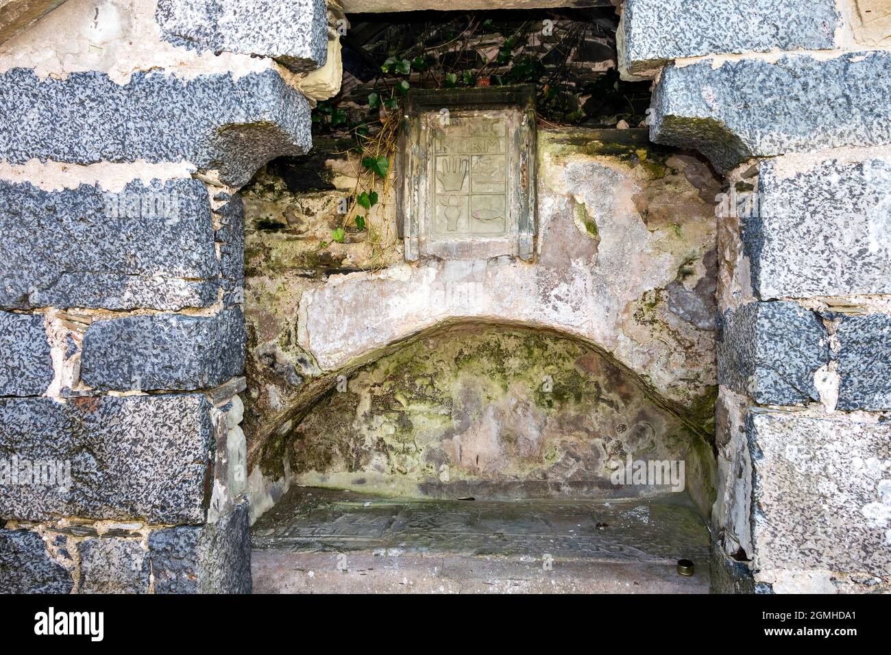 DURNESS SUTHERLAND SCOTLAND DIE ALTE BALNAKEIL KIRCHE ODER KIRK INNENRAUM MIT PLAKETTE DATIERT 1619 Stockfoto