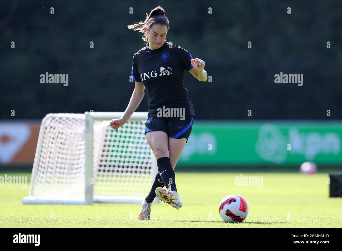 ZEIST, NIEDERLANDE - 19. SEPTEMBER: Caitlin Dijkstra aus den Niederlanden während einer Trainingssitzung der Niederlande auf dem KNVB Campus am 19. September 2021 in Zeist, Niederlande. (Foto von Ben Gal/Orange Picters) Stockfoto