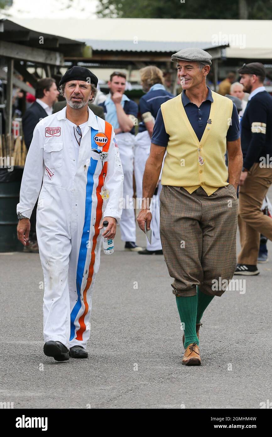 Chichester, Großbritannien. September 2021. Goodwood Motor Circuit 17. September 202. Rennfans während des Goodwood Revival Goodwood, Chichester, Großbritannien Credit: Every Second Media/Alamy Live News Stockfoto