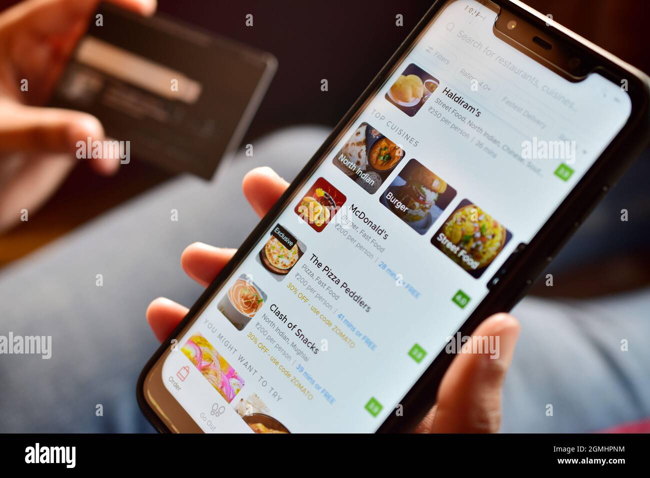 New Delhi, Indien, 15. Januar 2020:- Bestellen von Lebensmitteln online auf dem Smartphone Stockfoto