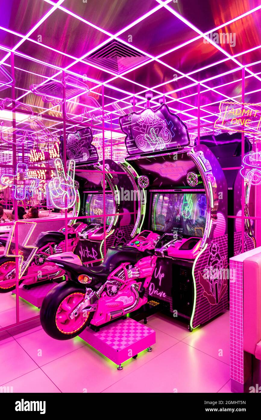 Motorrad-Arcade-Spiel im EL&N Soho Café, London, Großbritannien Stockfoto