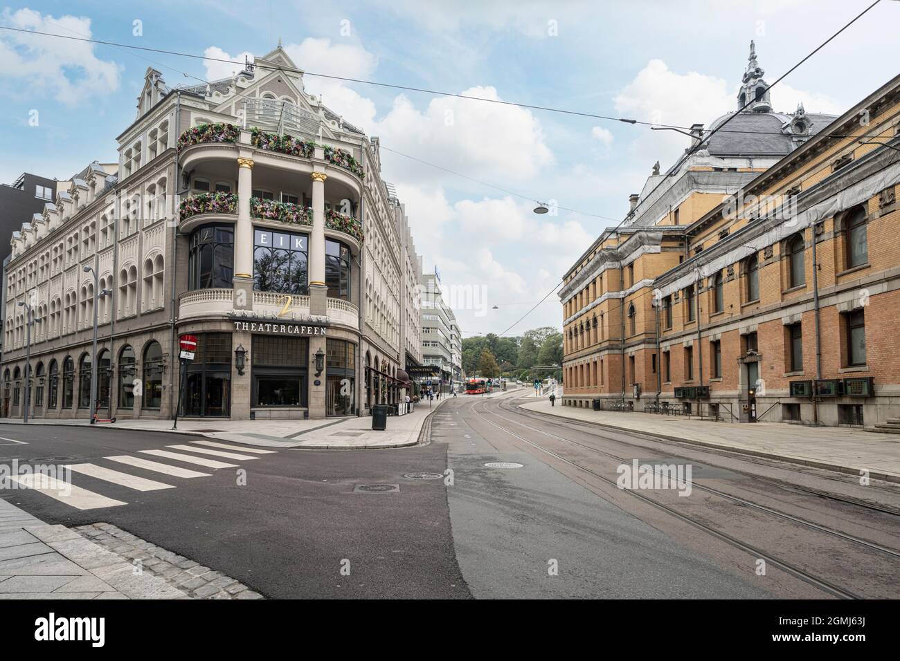 Oslo, Norwegen. 2021. September. Außenansicht des Palastes des Theaters Cafè im Stadtzentrum Stockfoto