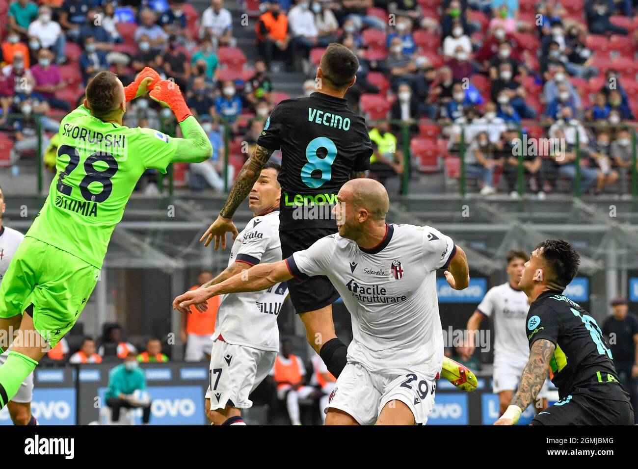 Mailand, Italien. September 2021. Matias Vecino (8) von Inter gesehen in der Serie Ein Spiel zwischen Inter und Bologna bei Giuseppe Meazza in Mailand. (Foto: Gonzales Photo/Alamy Live News Stockfoto