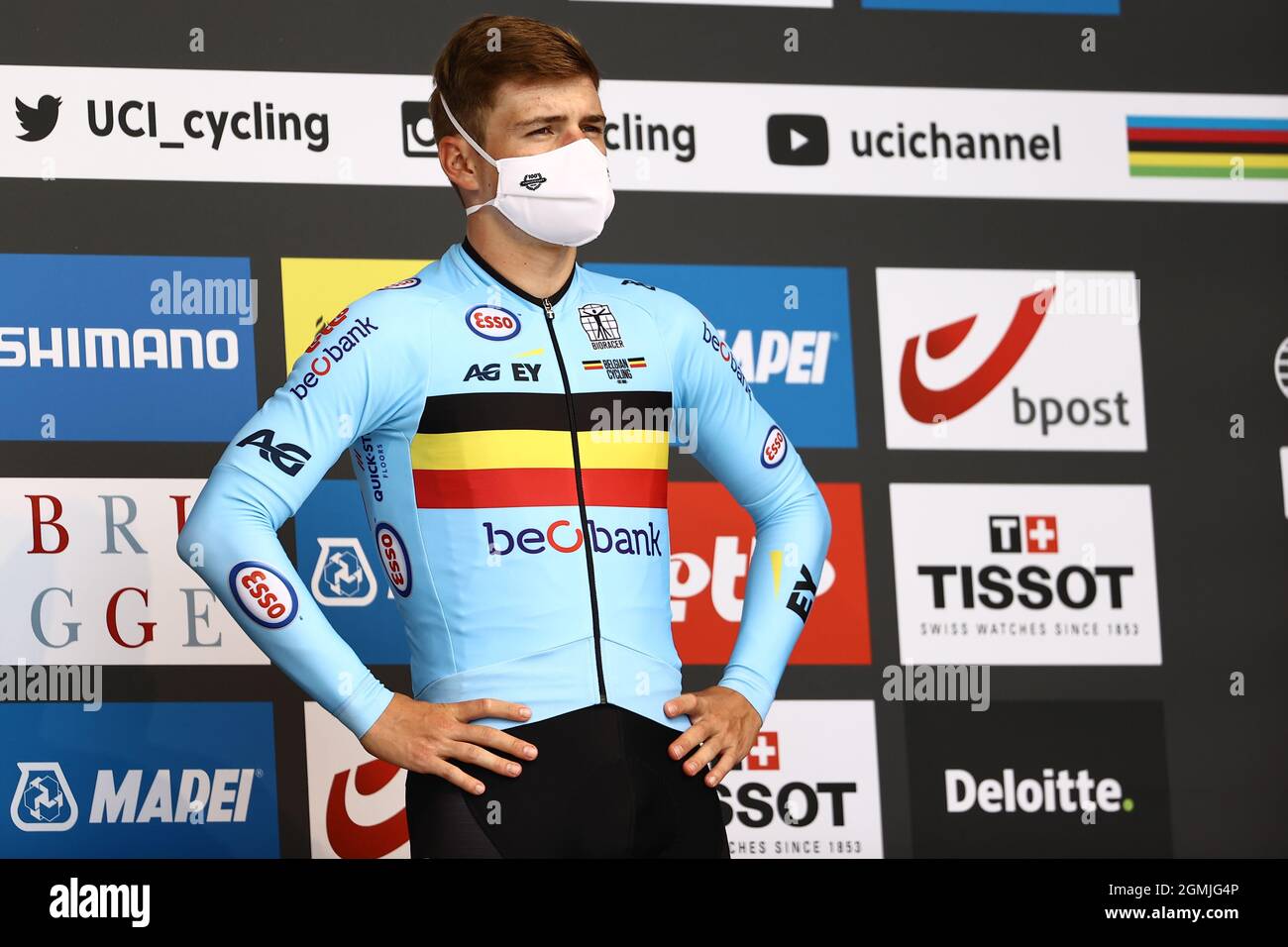 Der Belgier Remco Evenepoel von Deceuninck - Quick-Step auf dem Podium nach dem Elite-Zeitfahren der Männer, 43,3 km von Knokke-Heist nach Brügge, AT Stockfoto