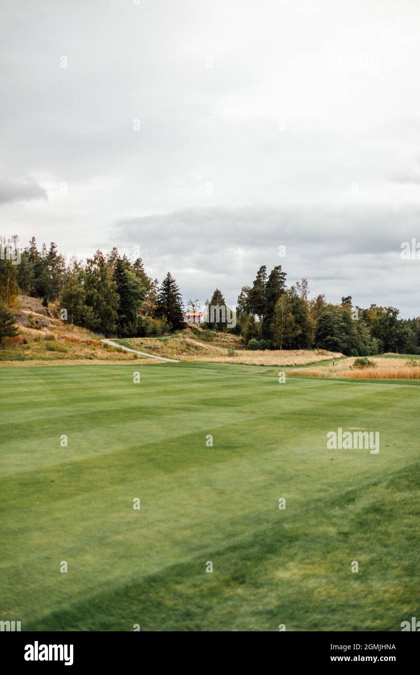 Schwedischer Golfplatz am Ende des Sommers Stockfoto