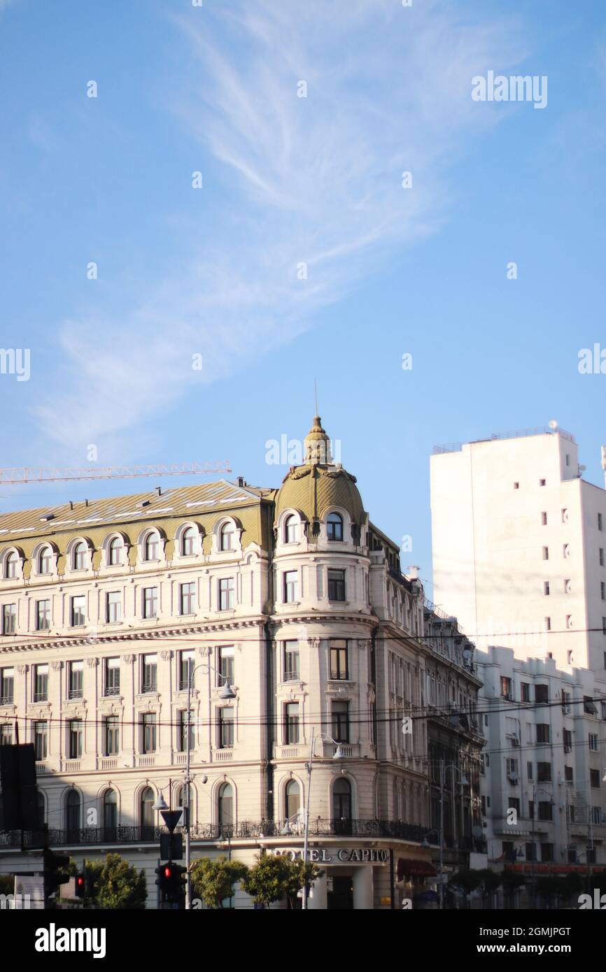 Gebäude für das Leben, sonniger Tag, Nachbarschaft, Bukarest, menschlicher Ort Stockfoto
