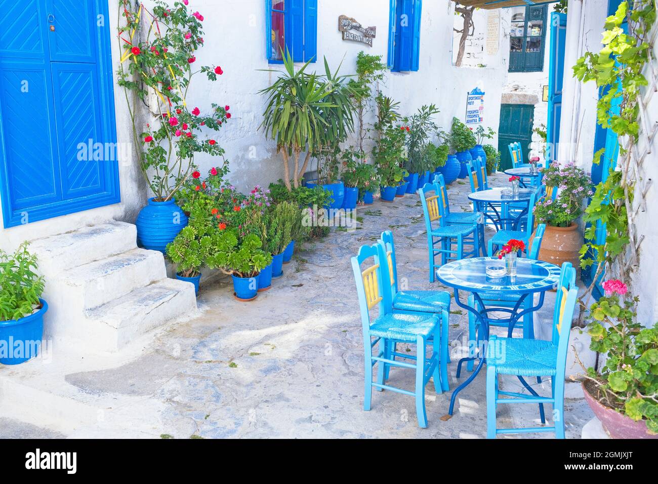 Straßencafé, Amorgos, Kykladen-Inseln, Griechenland, Stockfoto