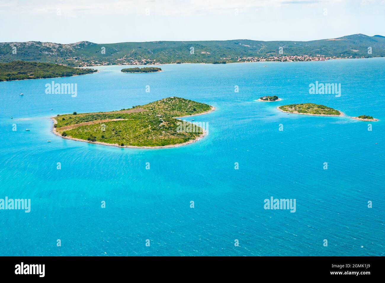 Luftaufnahme der herzförmigen Insel Galesnjak in Dalamatia in der Nähe von Zadar, Kroatien. Transparentes und türkisblaues Wasser der Adria Stockfoto