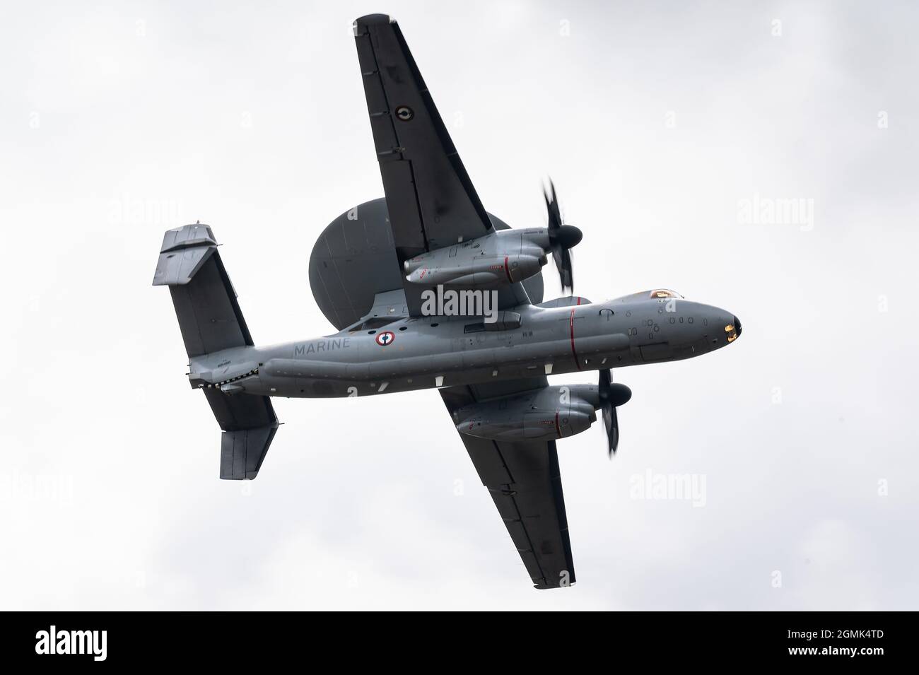 Ein flugzeugfähiges taktisches Frühwarnflugzeug (AEW) der französischen Marine, Northrop Grumman E-2 Hawkeye. Stockfoto Ein flugzeugfähiges taktisches Frühwarnflugzeug (AEW) der französischen Marine, Northrop Grumman E-2 Hawkeye. Stockfoto