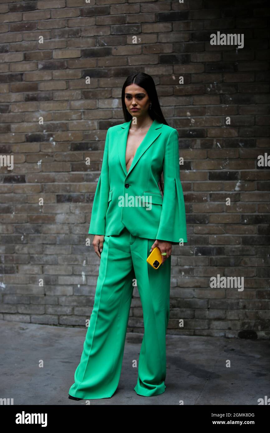 Amelia Grey Hamlin vor Rolan Mouret London Fashion Week : Spring Summer 2022 London UK Stockfoto
