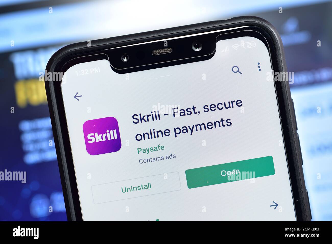 Neu Delhi, Indien - 08. Februar 2020: Skrill-Antrag für Online-Zahlungen und -Empfangen hat Skrill früher weltweit über die App empfangen und bezahlen können Stockfoto