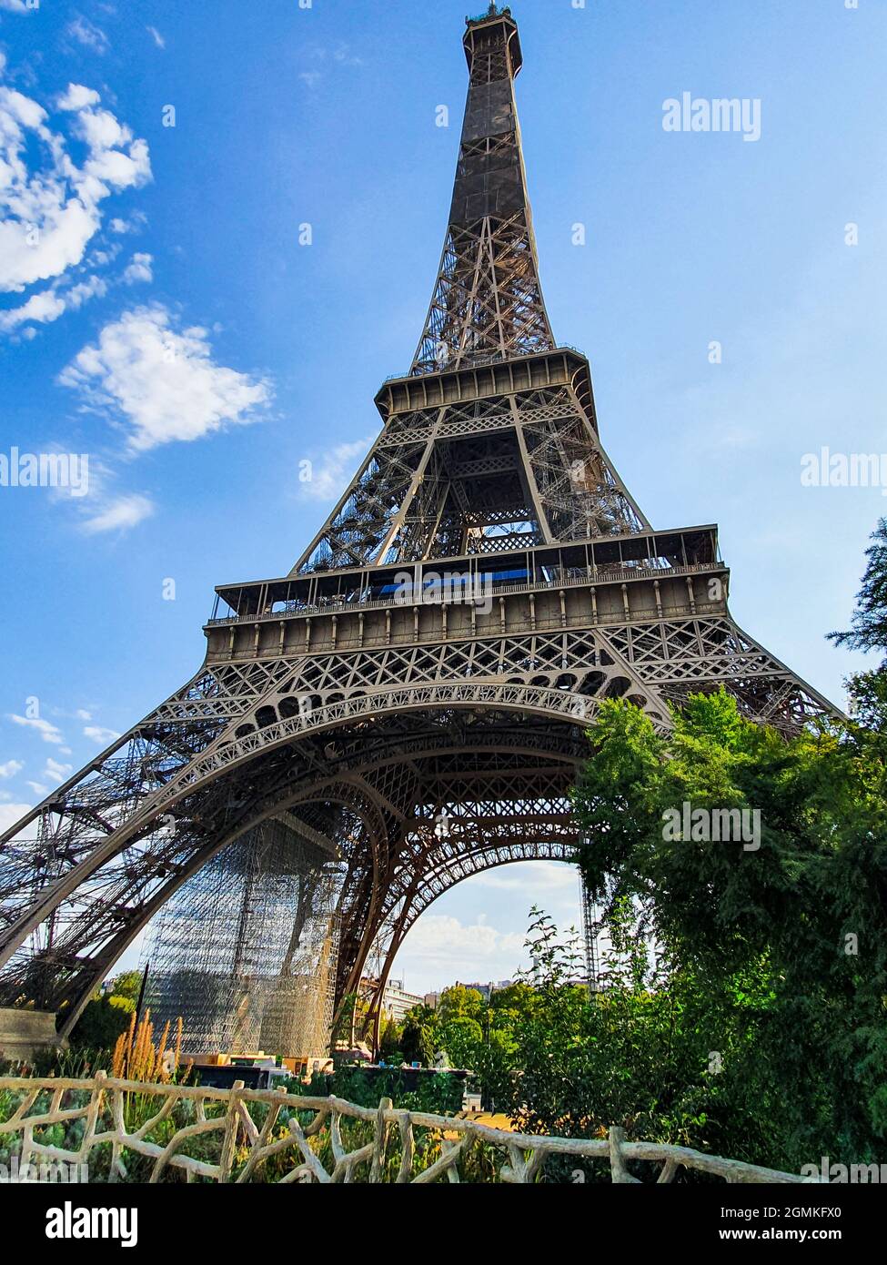 Nahansicht des Eiffelturms in Paris, Frankreich. Stockfoto