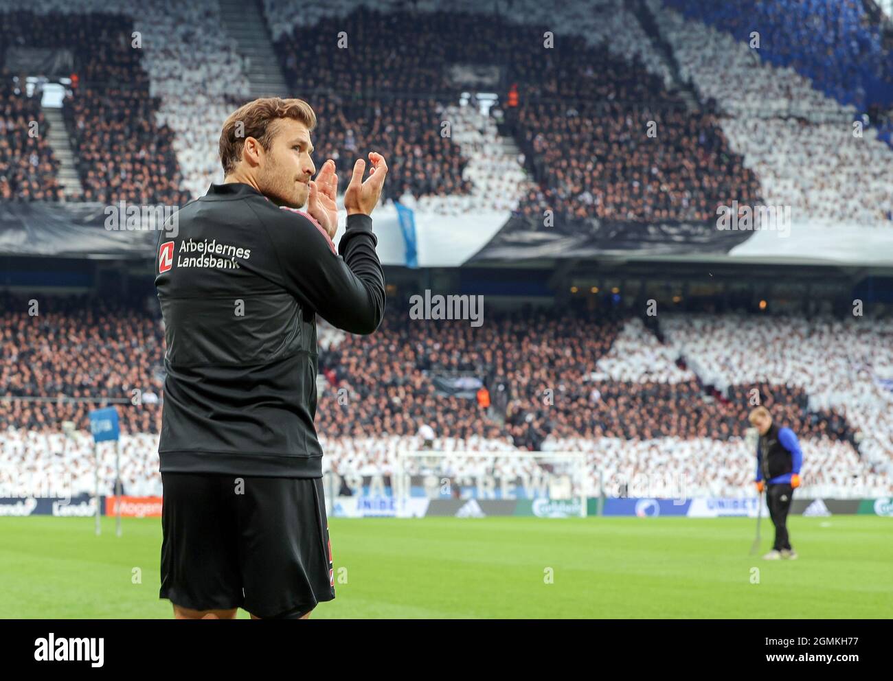 Kopenhagen, Dänemark. September 2021. Erik Sviatchenko (28) vom FC Midtjylland tritt in das Feld für das 3F Superliga-Spiel zwischen dem FC Kopenhagen und dem FC Midtjylland in Parken in Kopenhagen ein. (Foto: Gonzales Photo/Alamy Live News Stockfoto