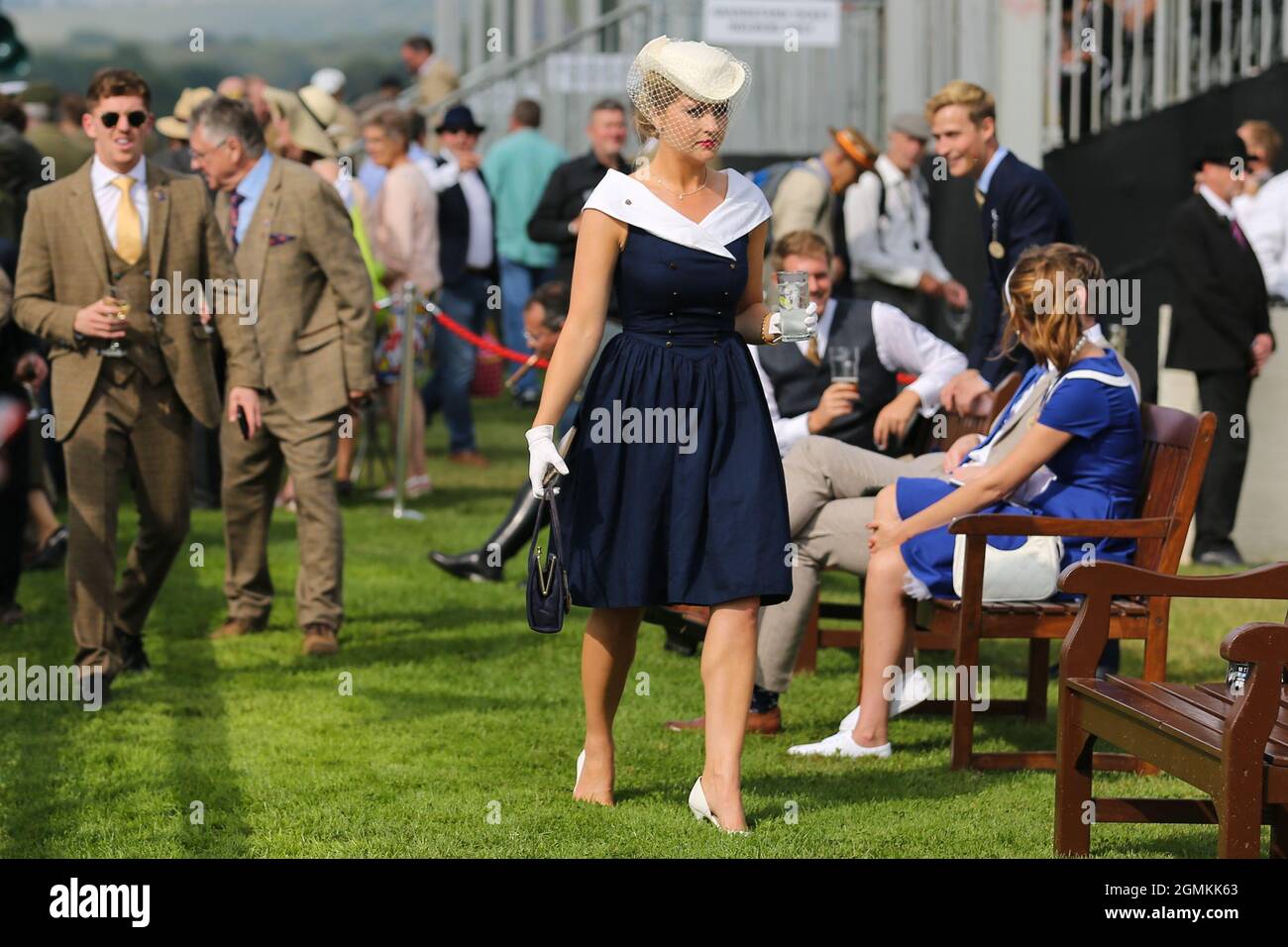 Goodwood Motor Circuit 17. September 2021. Racegoer während der Goodwood Revival Goodwood, Chichester, Großbritannien Stockfoto