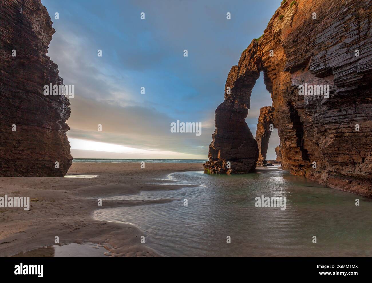 Die schönen Felsformationen des Kathedralen Strand. Lugo, Galicien, Spanien Stockfoto