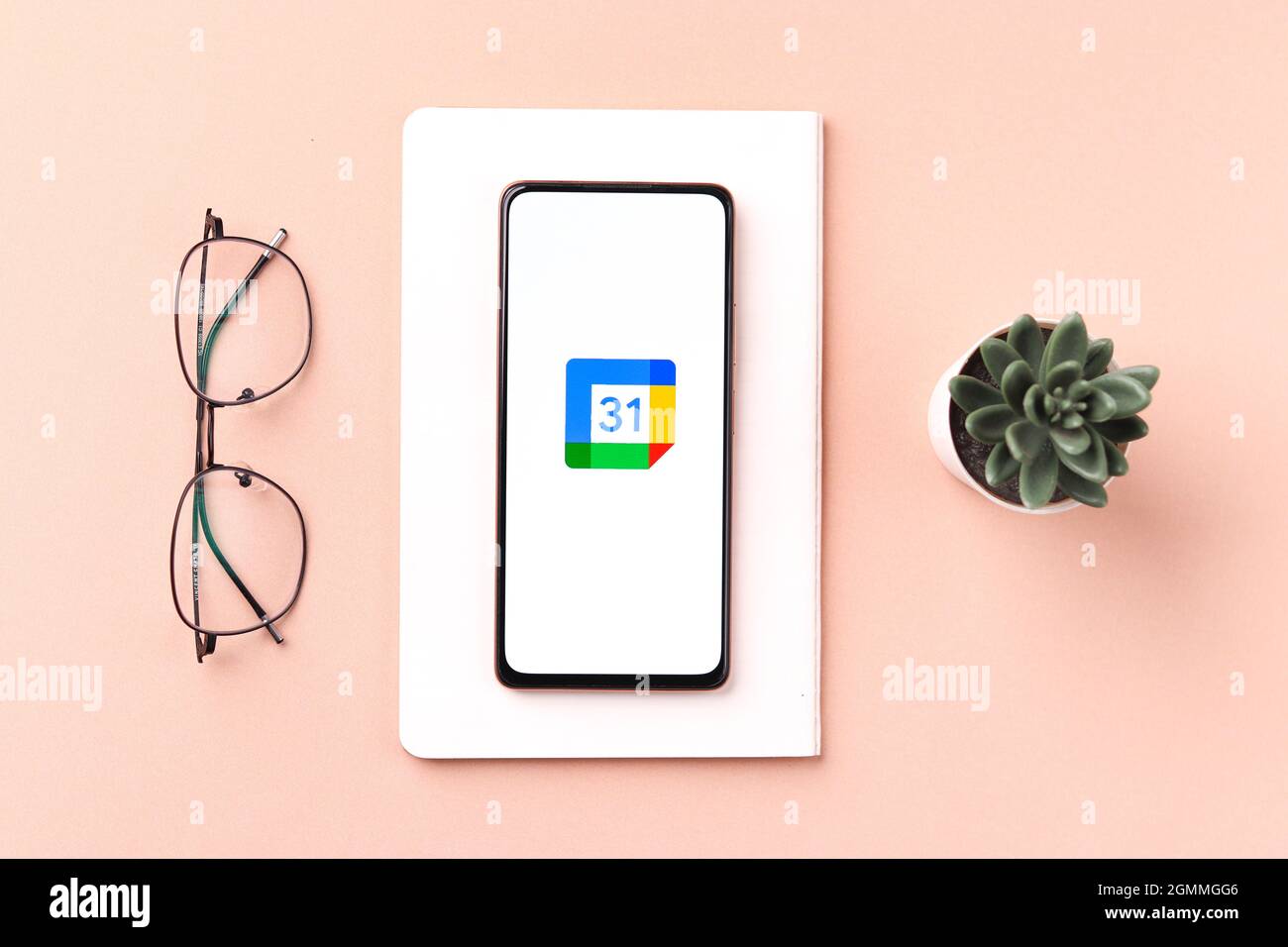 Assam, indien - Januar 31, 2021 : Google Kalender-Logo auf Handy-Bildschirm Stock Bild. Stockfoto