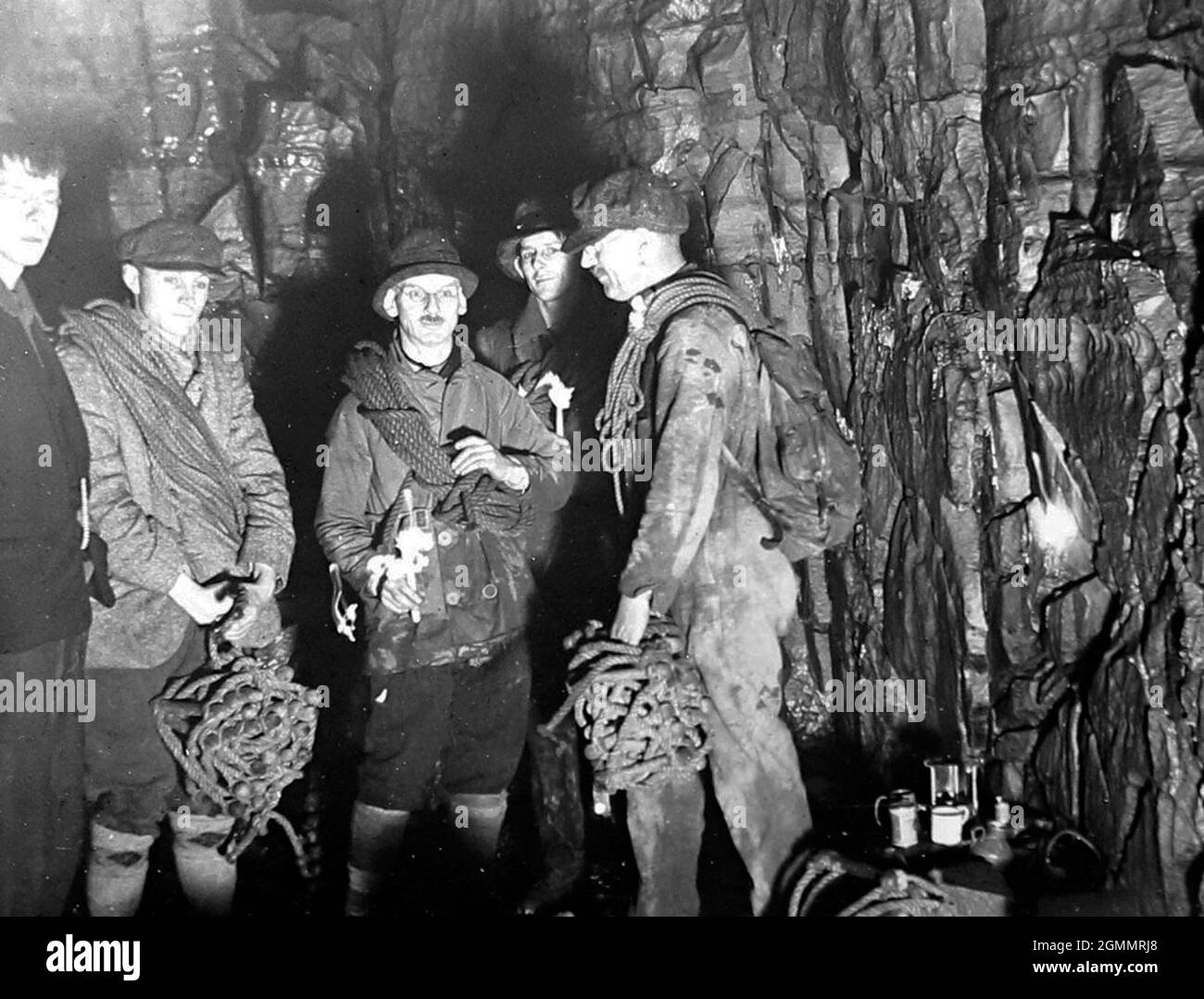 Höhlenforscher in Gaping Gill in den 1920er Jahren Stockfoto