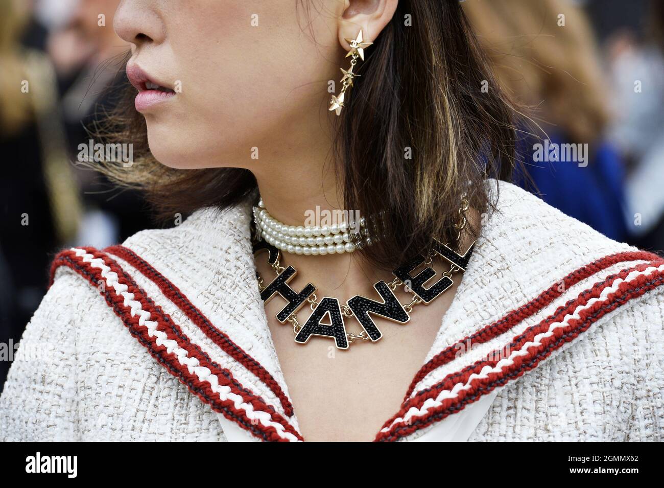 Chanel halskette -Fotos und -Bildmaterial in hoher Auflösung – Alamy