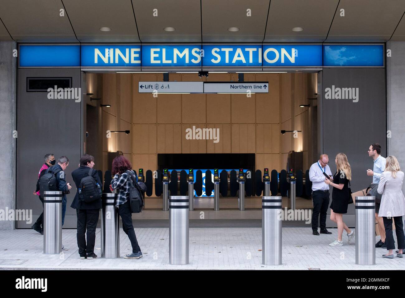 Eine allgemeine Ansicht der Londoner U-Bahn-Station Nine Elms, einer von zwei neuen U-Bahn-Stationen, zusammen mit dem Battersea Power Station, das auf der Erweiterung der Northern Line eröffnet wurde. Bilddatum: Montag, 20. September 2021. Stockfoto