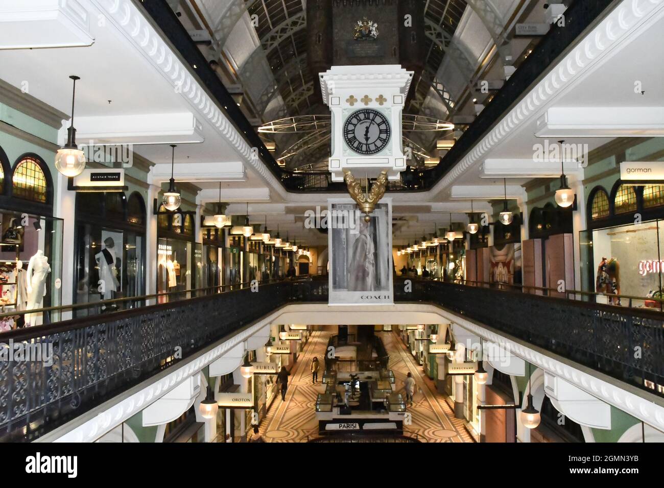 SY, AUSTRALIEN - 05. Jun 2021: Die wunderschöne Architektur eines Einkaufszentrums in Sydney, Australien Stockfoto