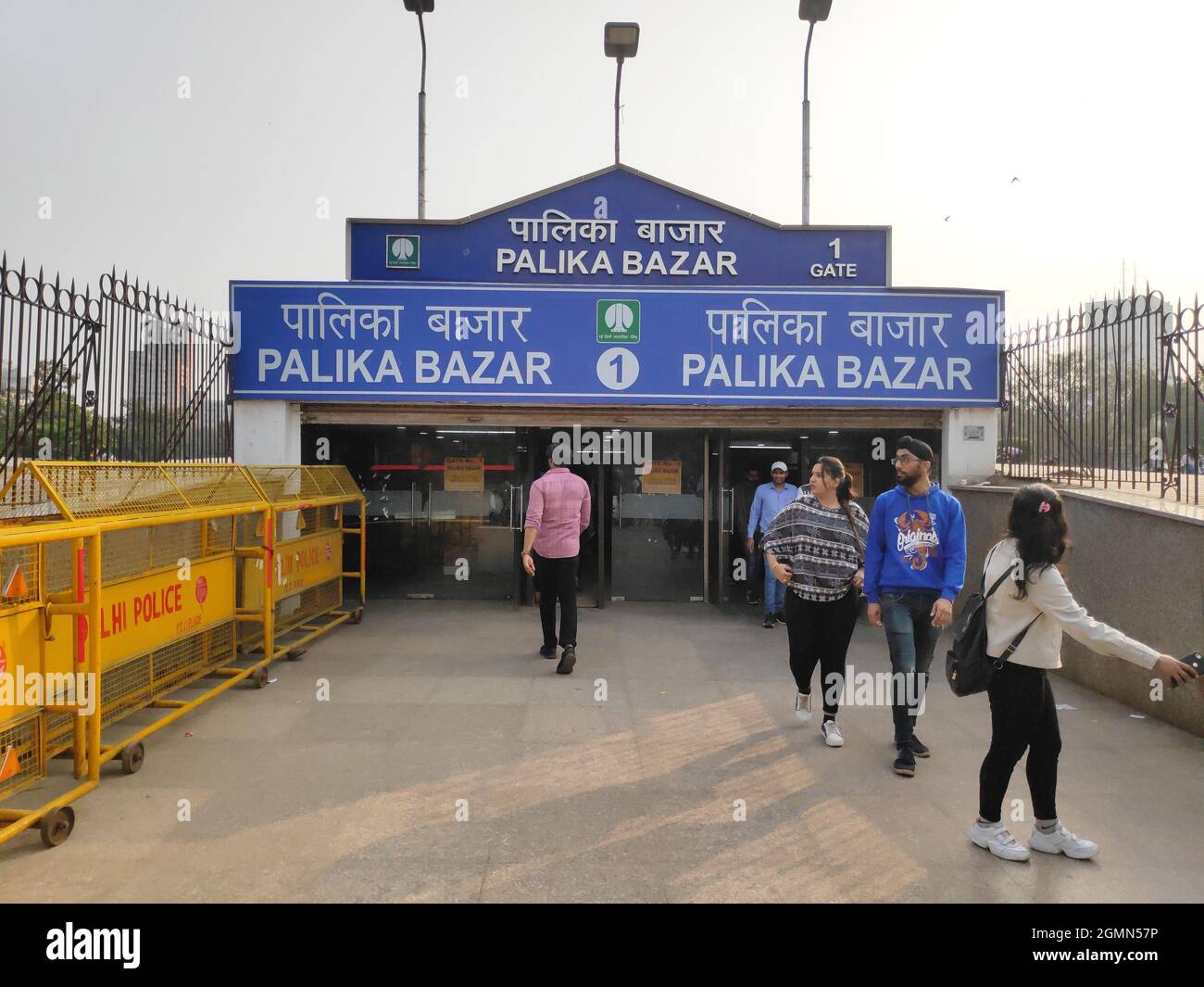 New Delhi, Indien, 1. März 2020:- Eingangstor zum Palika Bazaar Stockfoto