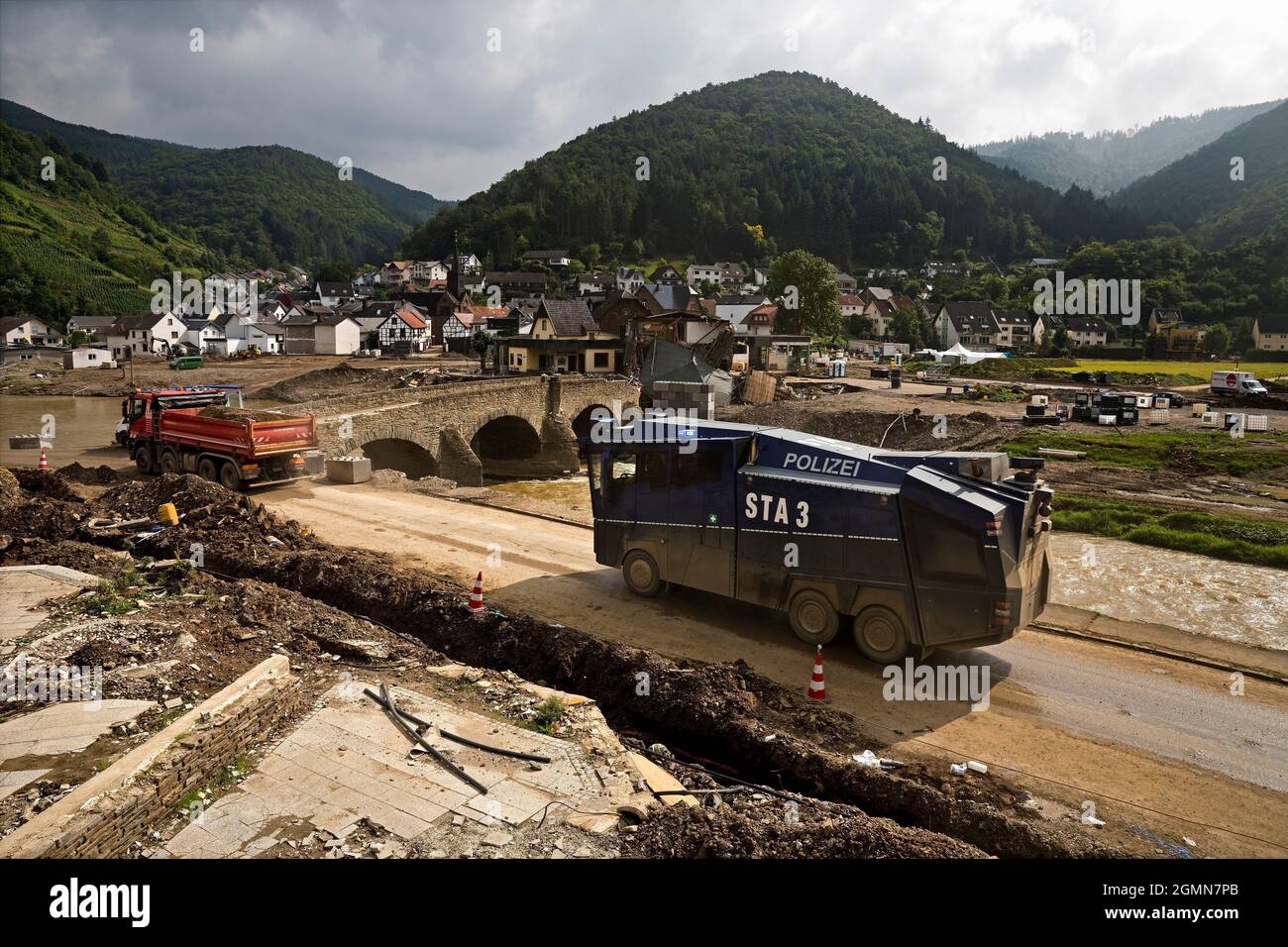 Hochwasserkatastrophe 2021 Ahrtal, Ahrtal, Rodungsarbeiten an der Rotweinstraße, Deutschland, Rheinland-Pfalz, Eifel, Weinort Rech Stockfoto