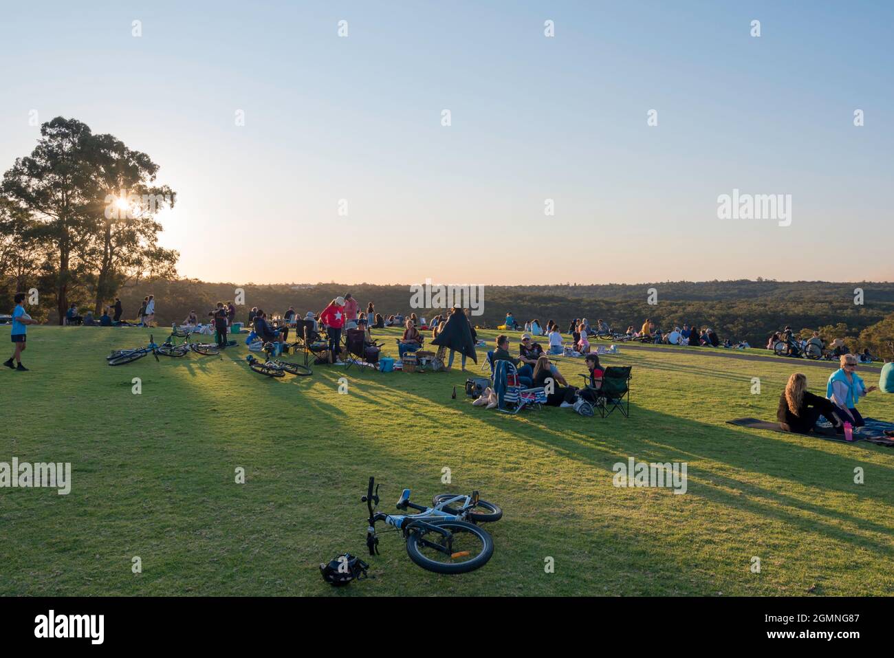 Wahroonga, Sydney, Australien Sept 2021: Nach 3 Monaten Sperrzeit in Sydney dürfen Menschen zum ersten Mal seit Juni in Gruppen von 5 Personen picknicken Stockfoto