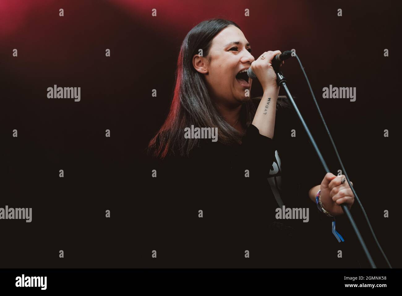 Newcastle, Großbritannien : 19.09.21 - Nadine Shah tritt am 3. Tag des This is Tomorrow Festivals in Newcastle upon Tyne, Großbritannien, auf. Foto: Thomas Jackson / Alamy Live News. Stockfoto