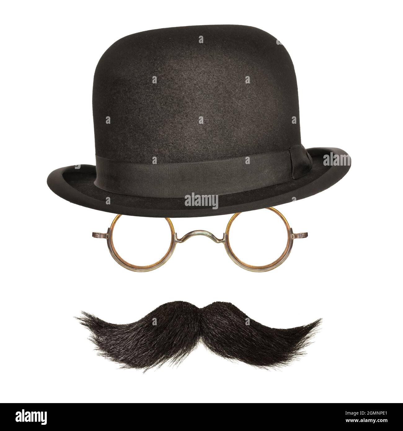 Vintage Bowler Hut mit schwarzem lockigen Schnurrbart und Brille isoliert auf weißem Hintergrund Stockfoto