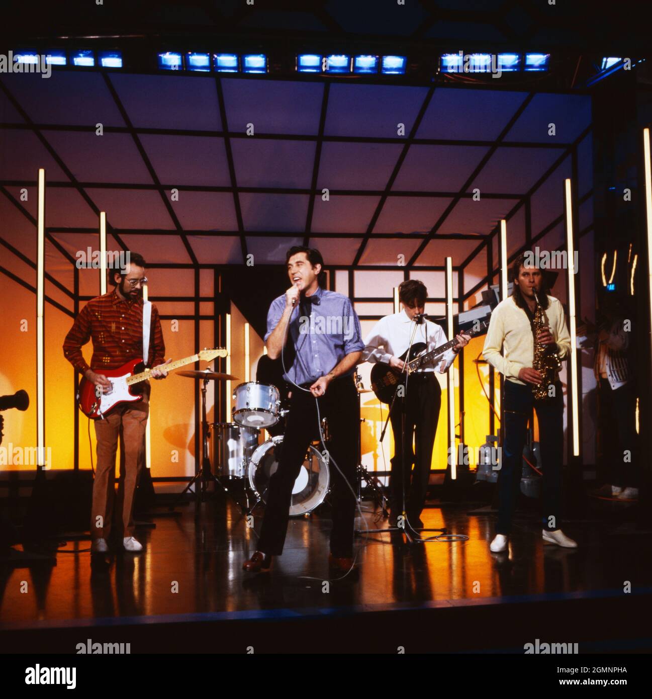 Roxy Music, britische Artrock-Band mit Leadsänger Bryan Ferry, bei einem Fernsehauftritt in Deutschland, 1982. Stockfoto