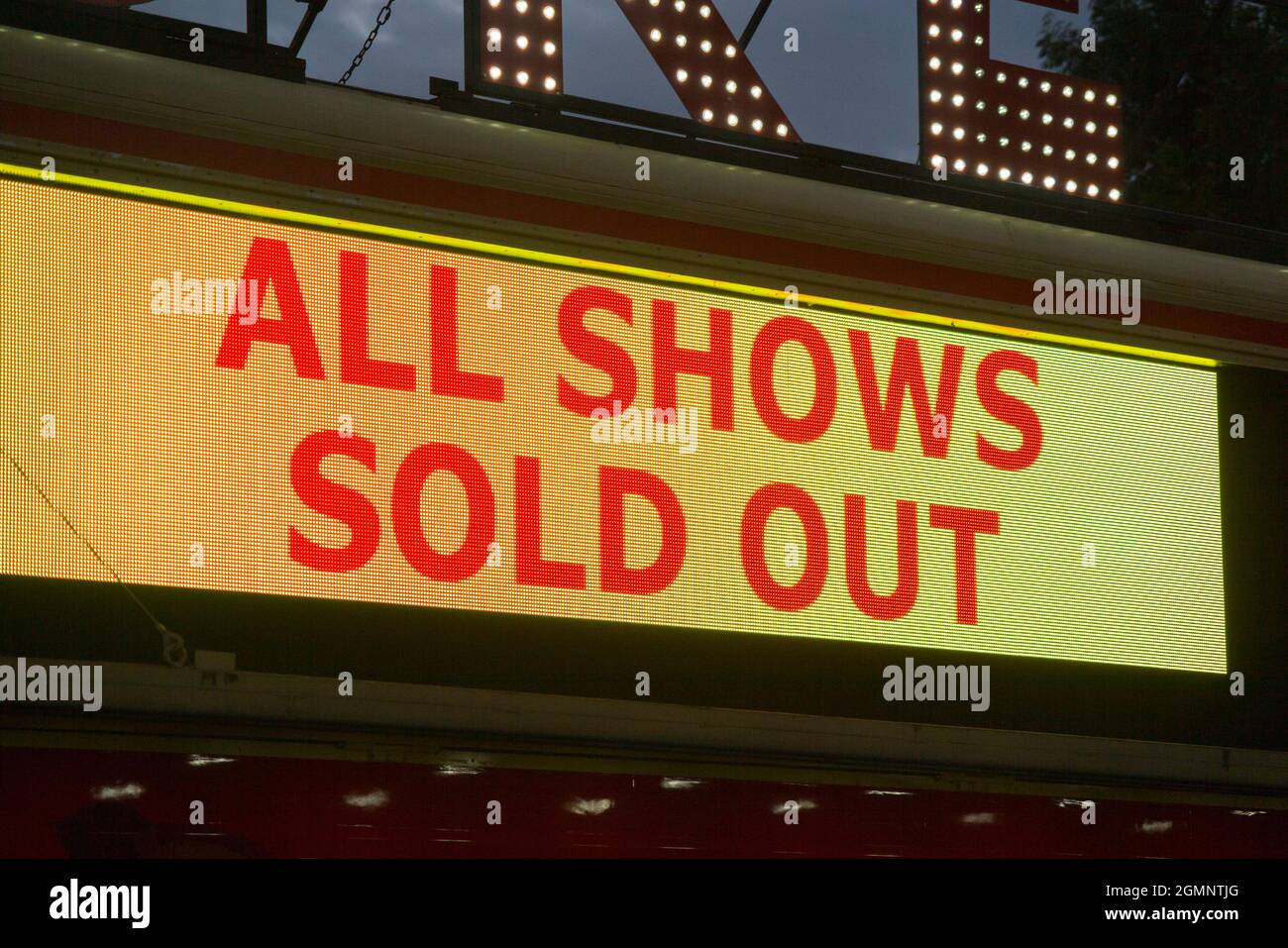 Alle Shows ausverkauft / ausverkauft / Ausverkauf Show beleuchtete Anzeigetafel über dem Ticketschalter eines Wanderzirkus, in Twickenham (127) Stockfoto