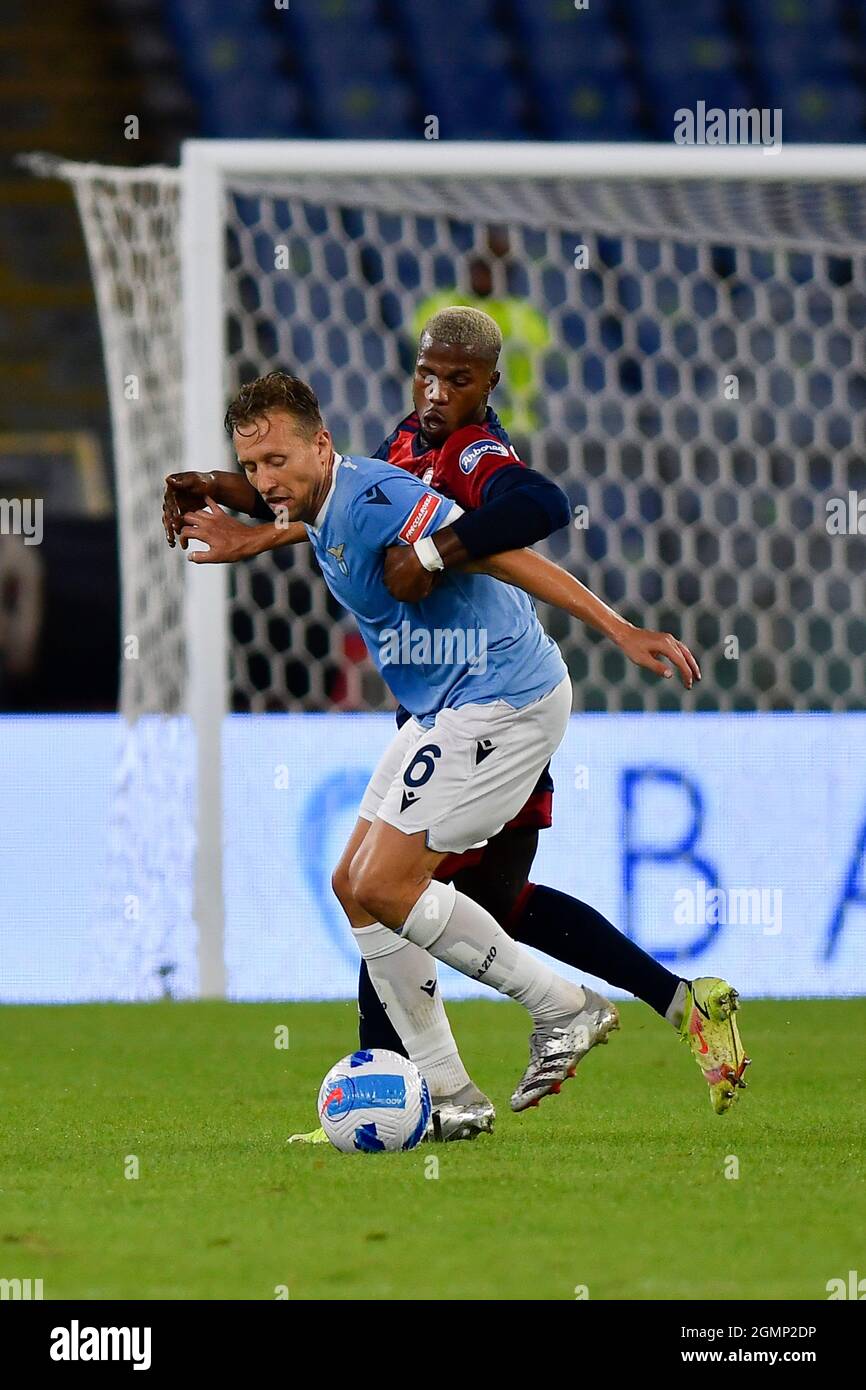 Rom, Italien. September 2021. Lucas Leiva und Keita Baldè am vierten Tag der Serie A Meisterschaft SS Lazio gegen Cagliari Calcio am 19. September 2021 im Stadio Olimpico in Rom, Italien (Foto von Domenico Cippitelli/Pacific Press/Sipa USA) Quelle: SIPA USA/Alamy Live News Stockfoto