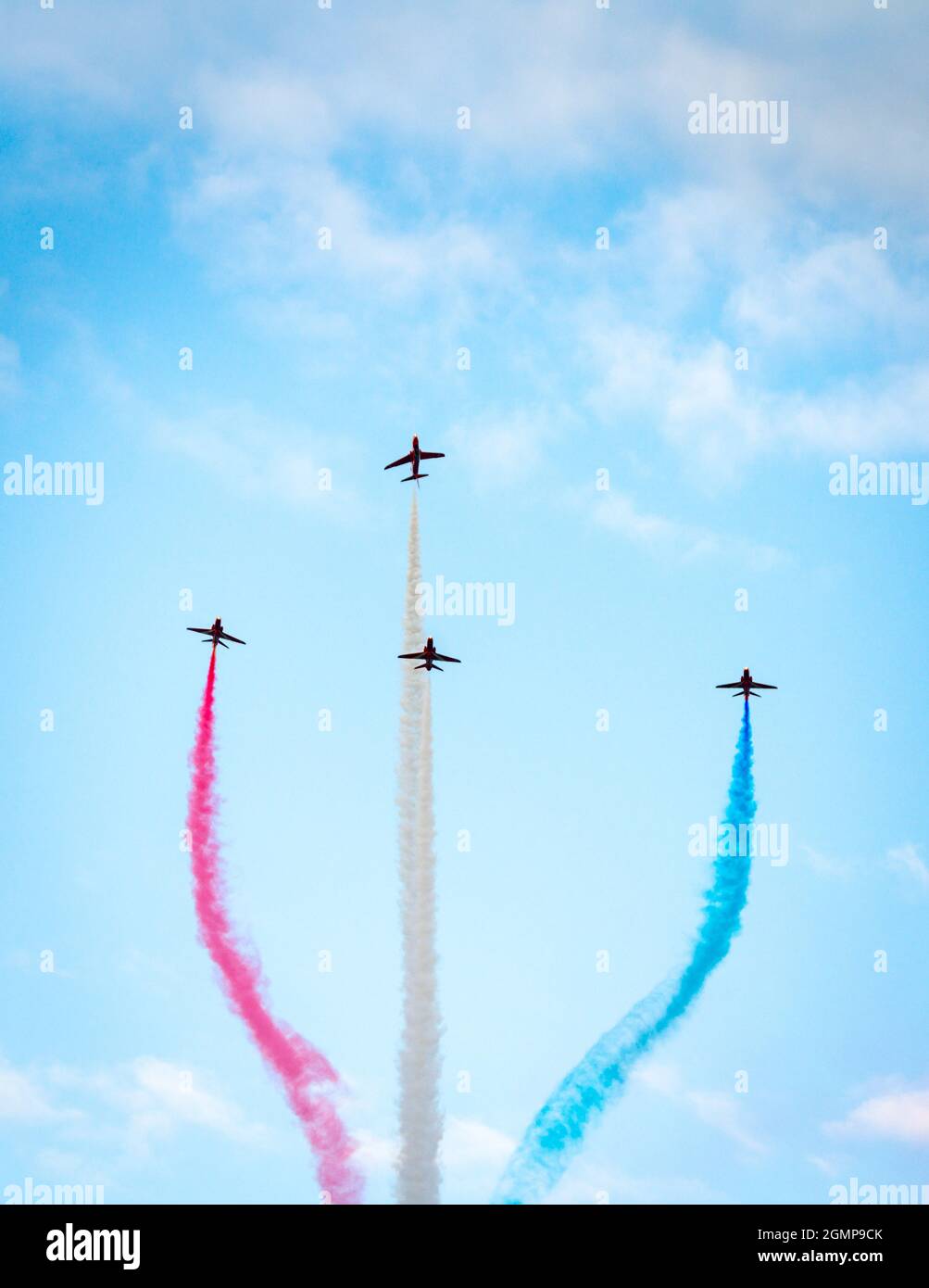 Sidmouth, September 2021: Die Red Arrows der Royal Air Force (RAF) treten mit ihren BAE Hawk-Düsenflugzeugen auf der Sidmouth Air Show auf Stockfoto