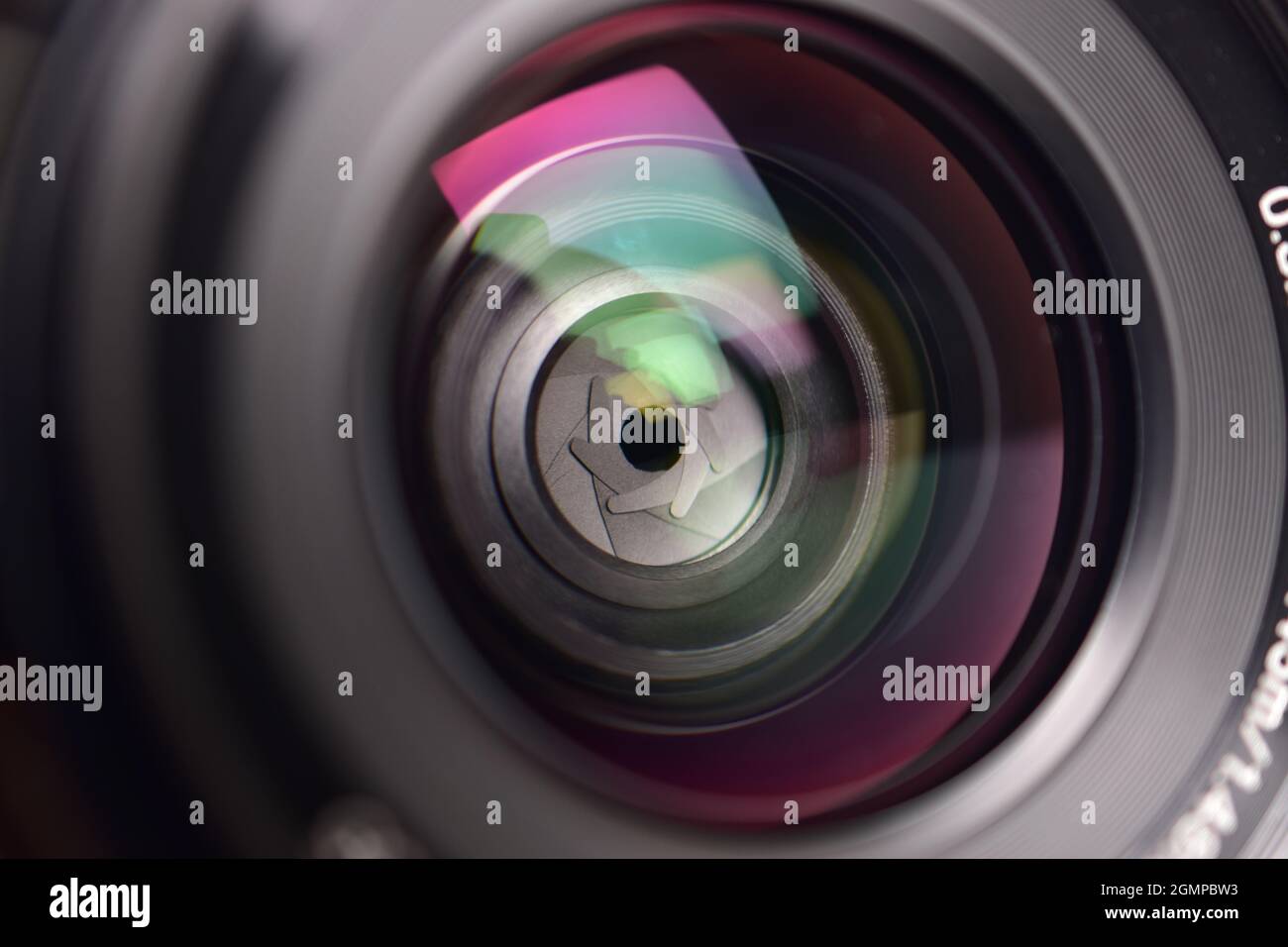 Fokus auf optischer Objektivöffnung, Makrofotografie Stockfoto