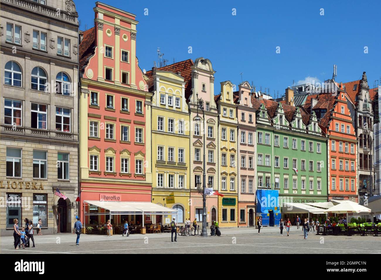 Breslau, Niederschlesien, Polen - 16. Juni 2016: Platz auf dem Marktplatz in der Altstadt von Breslau. Stockfoto