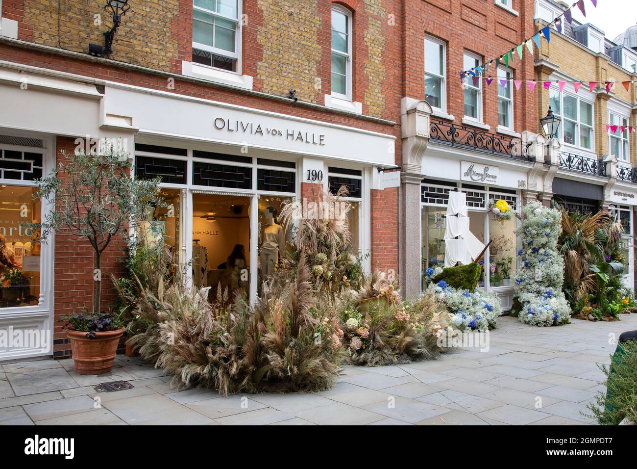 London, 20. September 2021: Die Straßen von Chelsea werden in Bloom mit Blumenmotiven für das jährliche Chelsea geschmückt Stockfoto