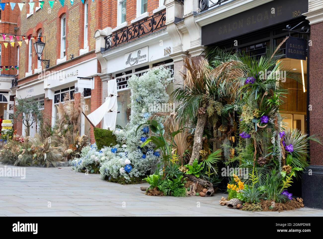 London, 20. September 2021: Die Straßen von Chelsea werden in Bloom mit Blumenmotiven für das jährliche Chelsea geschmückt Stockfoto