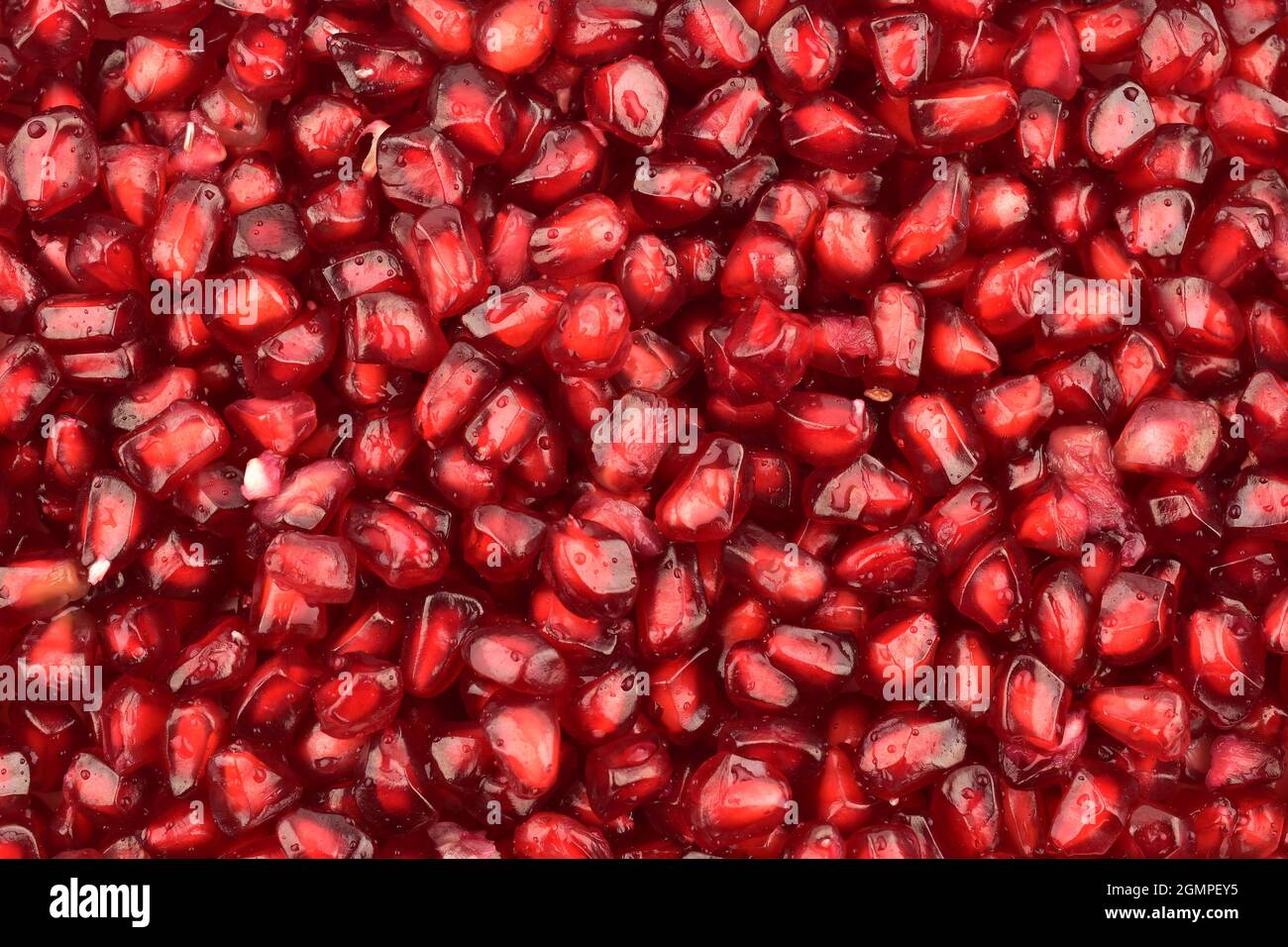 Draufsicht auf Granatapfelkerne, Textur von Granatapfelkernen Stockfoto