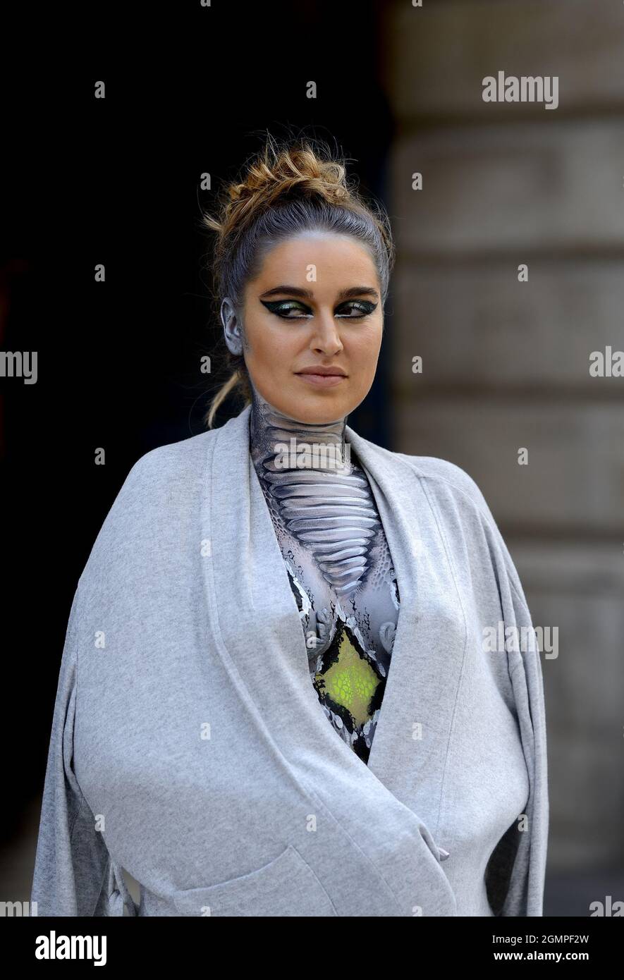 Chloe Ross - Star der ITV-Serie „The Only Way is Essex“ von 2019 - bei einer PETA-Kampagne gegen den Einsatz von Reptilienhaut in der Mode im Somerset House, Stockfoto