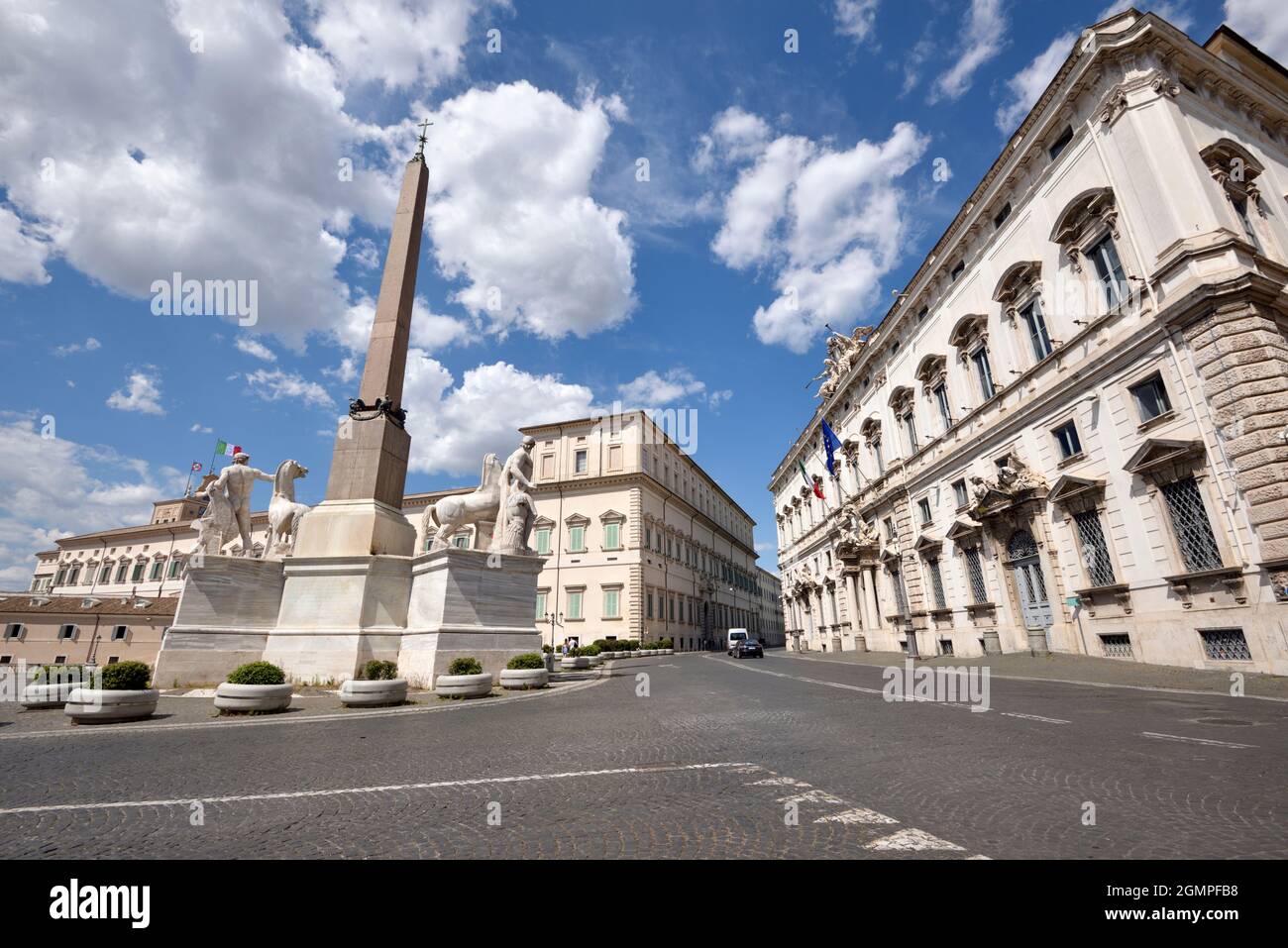 Italien, Rom, Piazza del Quirinale, Brunnen des Monte Cavallo, Palazzo del Quirinale und Palazzo della Consulta (Corte Costituzionale) Stockfoto