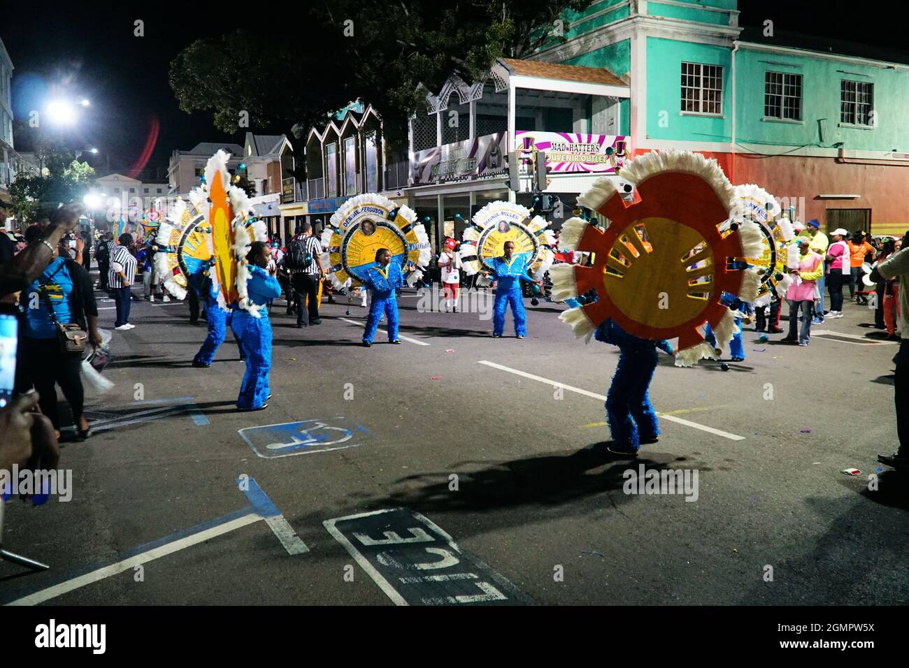 Junkanoo-Karnevalsfeier in der Innenstadt von Nassau Bahamas Stockfoto