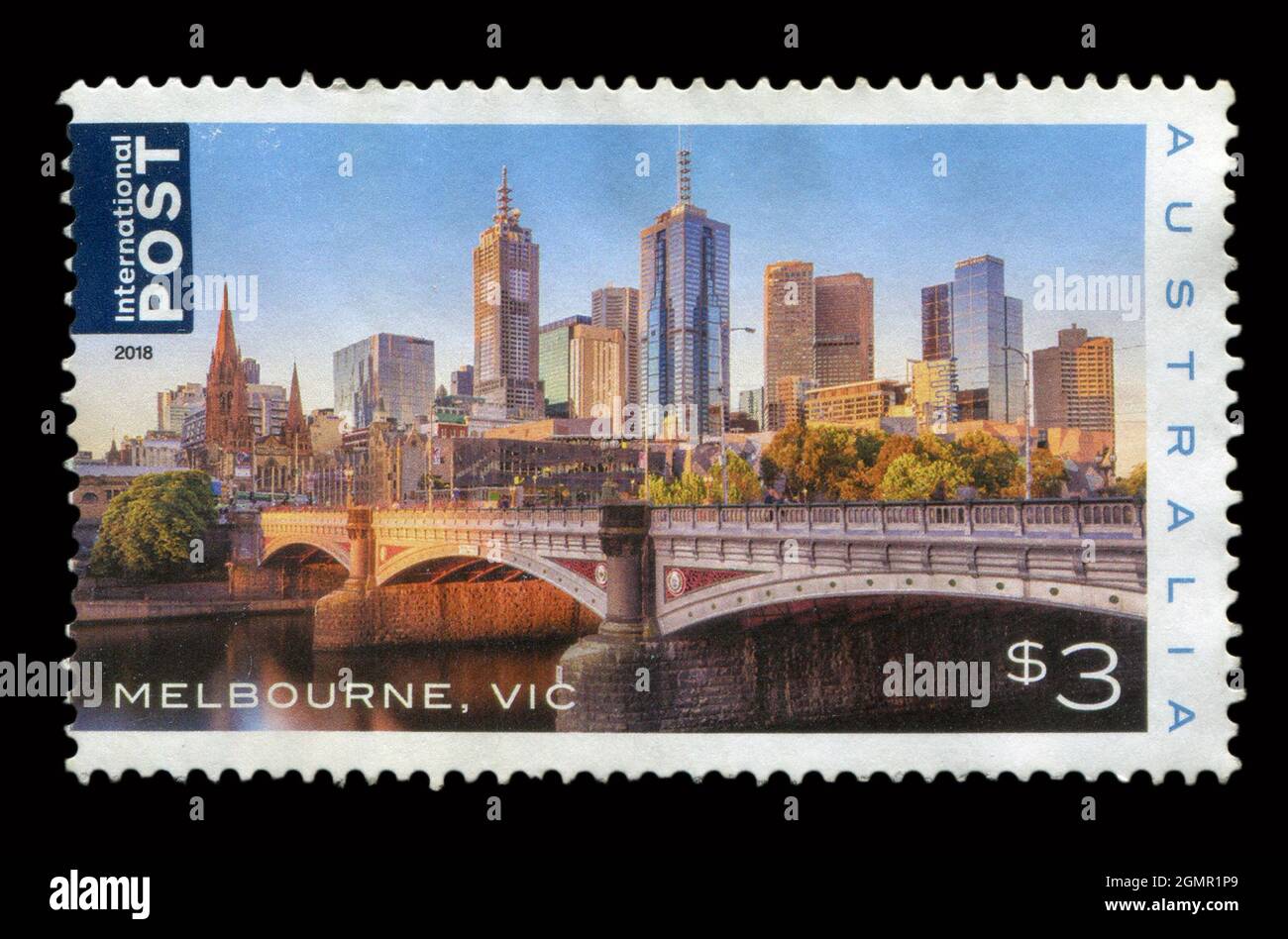 Die in Australien gedruckte Briefmarke zeigt das Bild der Melbourne, Vic, um 2018. Stockfoto