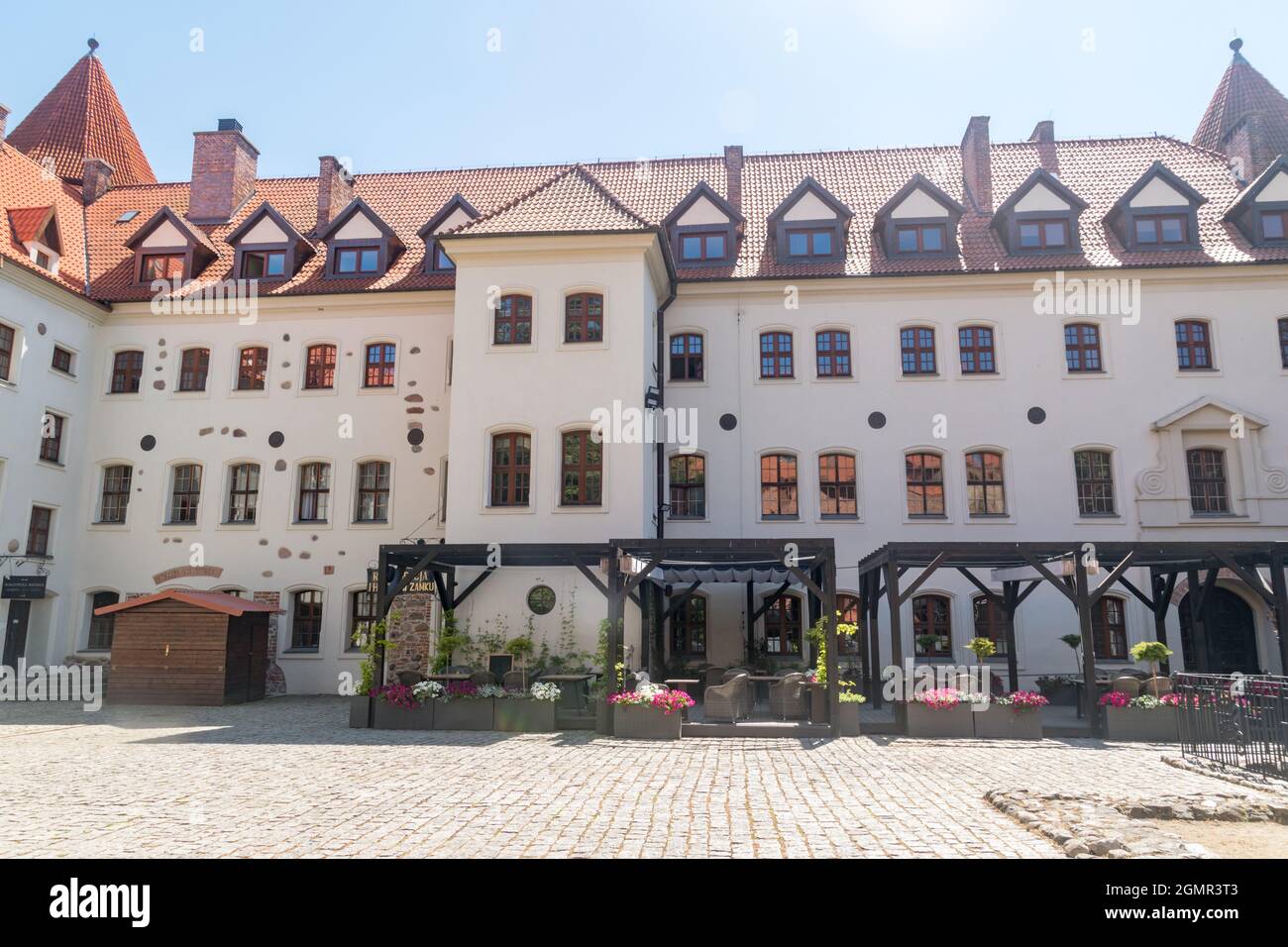 Bytow, Polen - 31. Mai 2021: Innenhof des Schlosses der gotischen deutschen Burg in Bytow, Polen. Stockfoto