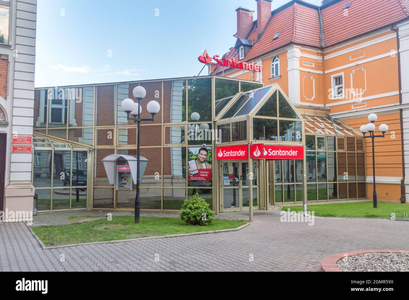 Zgorzelec, Polen – 2. Juni 2021: Santander Bank (vormals Bank Zachodni, BZWBK) Niederlassung. Stockfoto