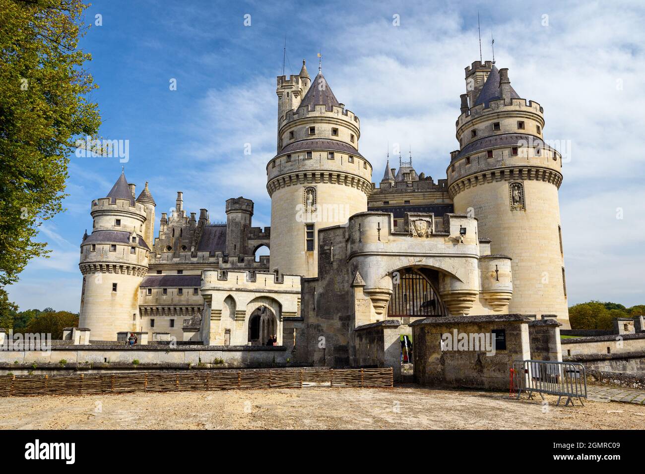 Das berühmte französische Schloss 'Château de Pierrefonds' befindet sich in der Gemeinde Pierrefonds im Département Oise (Picardie) von Frankreich. Stockfoto