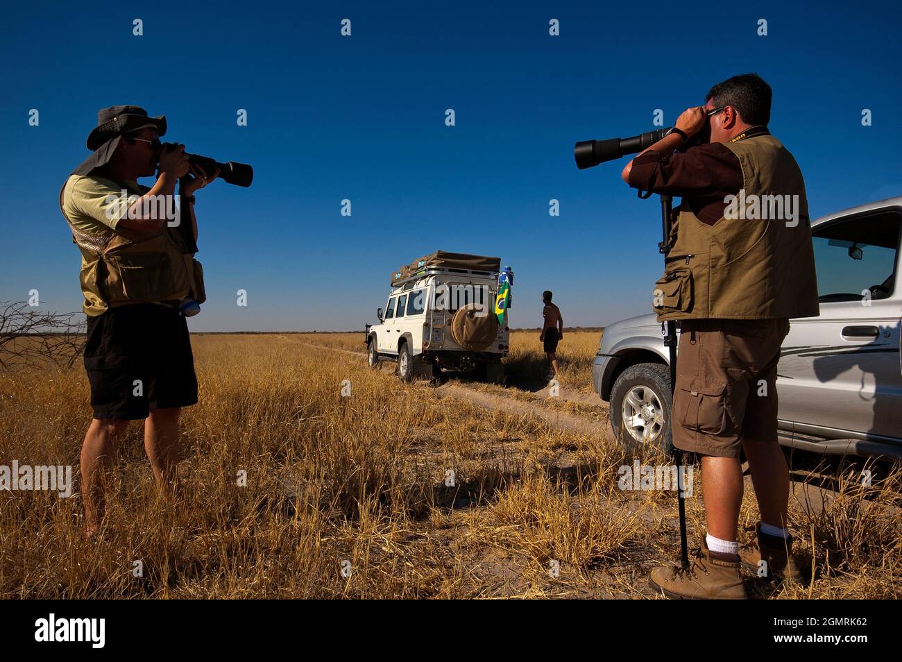 Safari mit einem Land Rover Defender 110 im Central Kalahari Game Reserve, Botswana Stockfoto